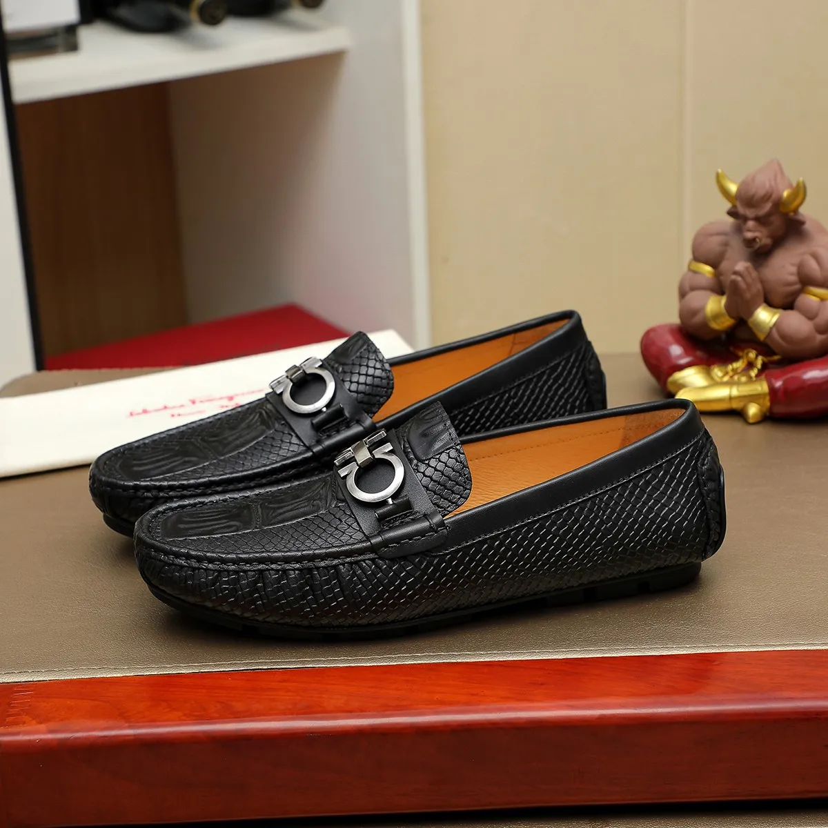 Men's shoes 💰360 🕷🕷【Ferragamo】Ferragamo Popular fashionable casual slip-on shoes🇨🇳Official website counter 1:1 production, original mold opening💯Good quality visible, imported high-end first-layer calfskin, luxurious pigskin lining🌿Very clear texture, high-quality waterproof, non-slip and wear-resistant outsole🎋High quality and low price, truly handmade🍓Color, code number 38-45